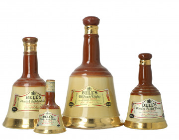 BELL'S   Blended  Scotch  Whisky 43% Lot of 4 old Bells ceramic