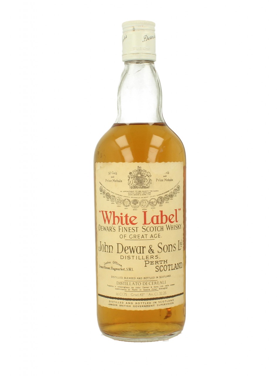 Уайт отзывы. Dewars Finest Scotch Whisky White Label. Finest Scotch Whisky White Label brand Blended and Bottled in Scotland by John Dewar and sons. Finest scoth Whisky White Label brand Blended and Bottle in Scotland by John Dewar and sons. Label bot.